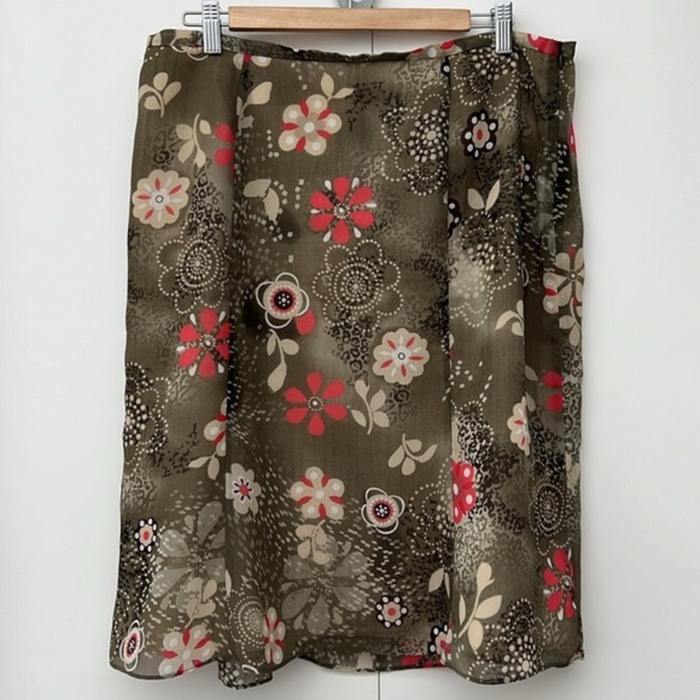 CLEO Petite | Vintage Skirt Floral Set in Pretty Green, Cream & Pink - Picture 7 of 11